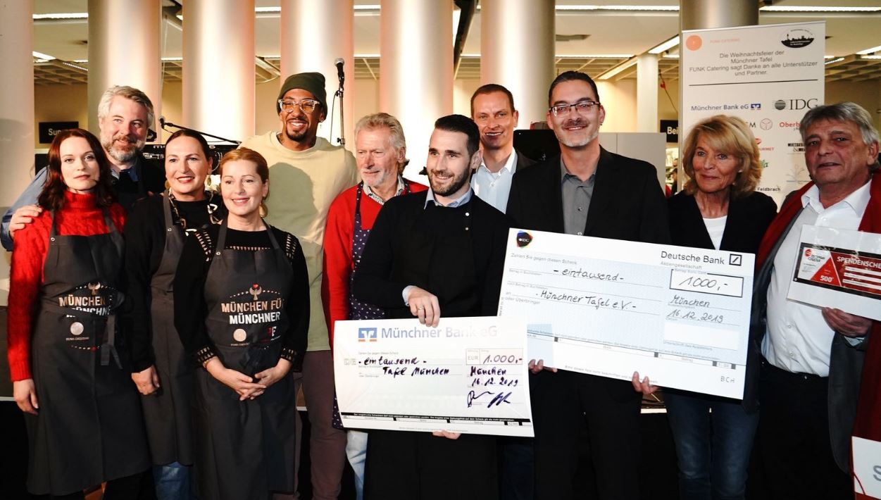 Zwei Fussballweltmeister Bei Der Weihnachtsfeier Munchner Tafel